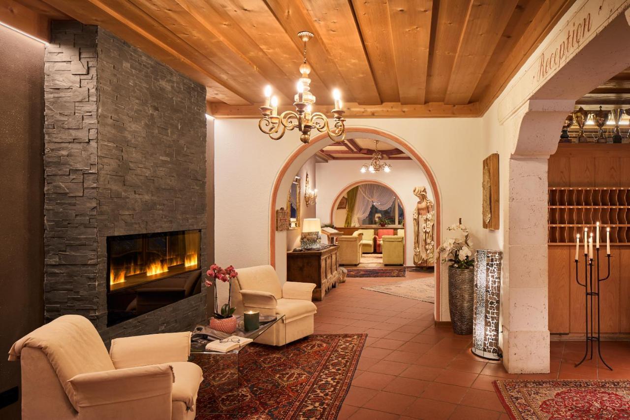 Dolomites Wellness Hotel Savoy La Villa  Ngoại thất bức ảnh