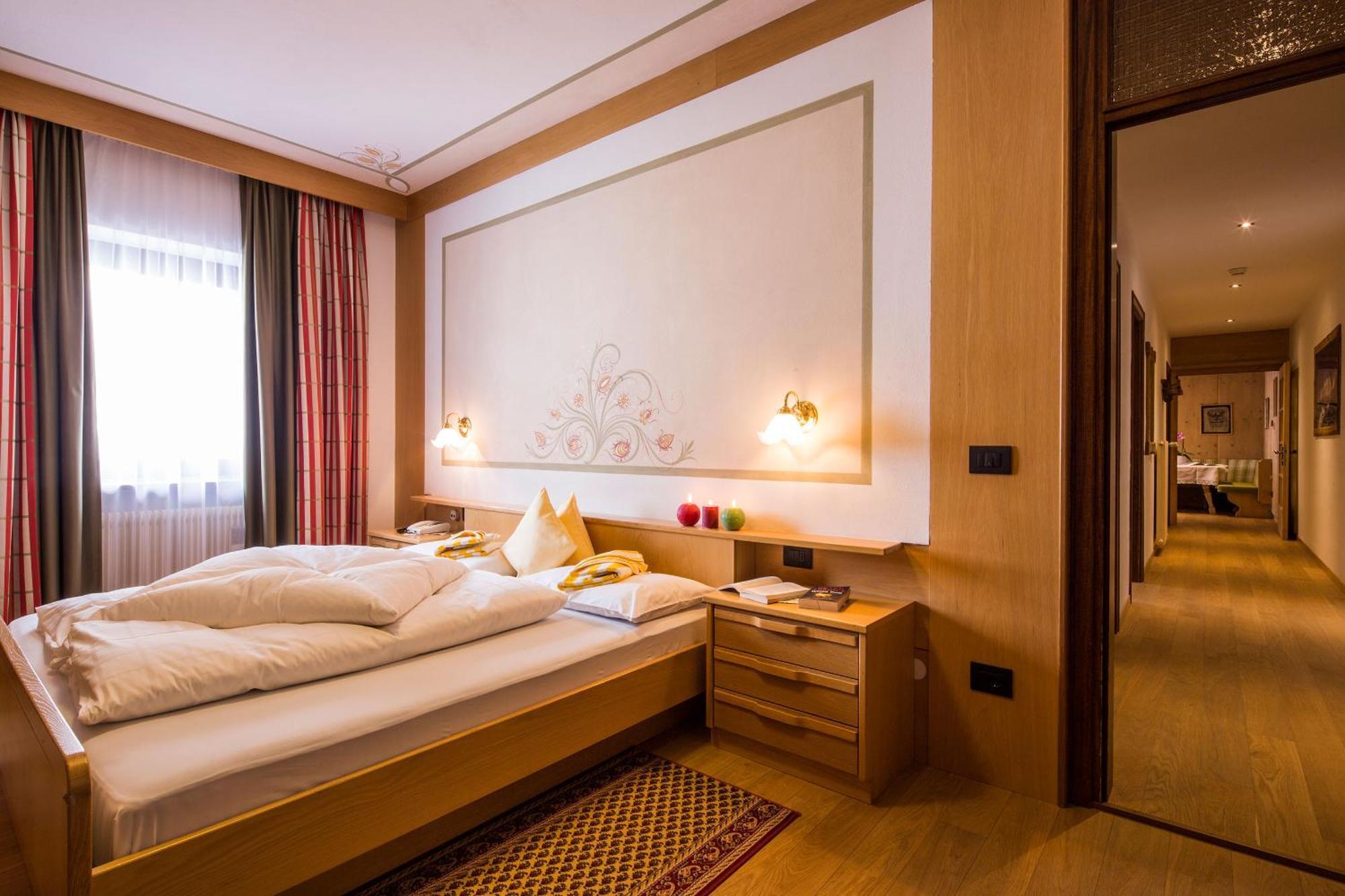 Dolomites Wellness Hotel Savoy La Villa  Ngoại thất bức ảnh