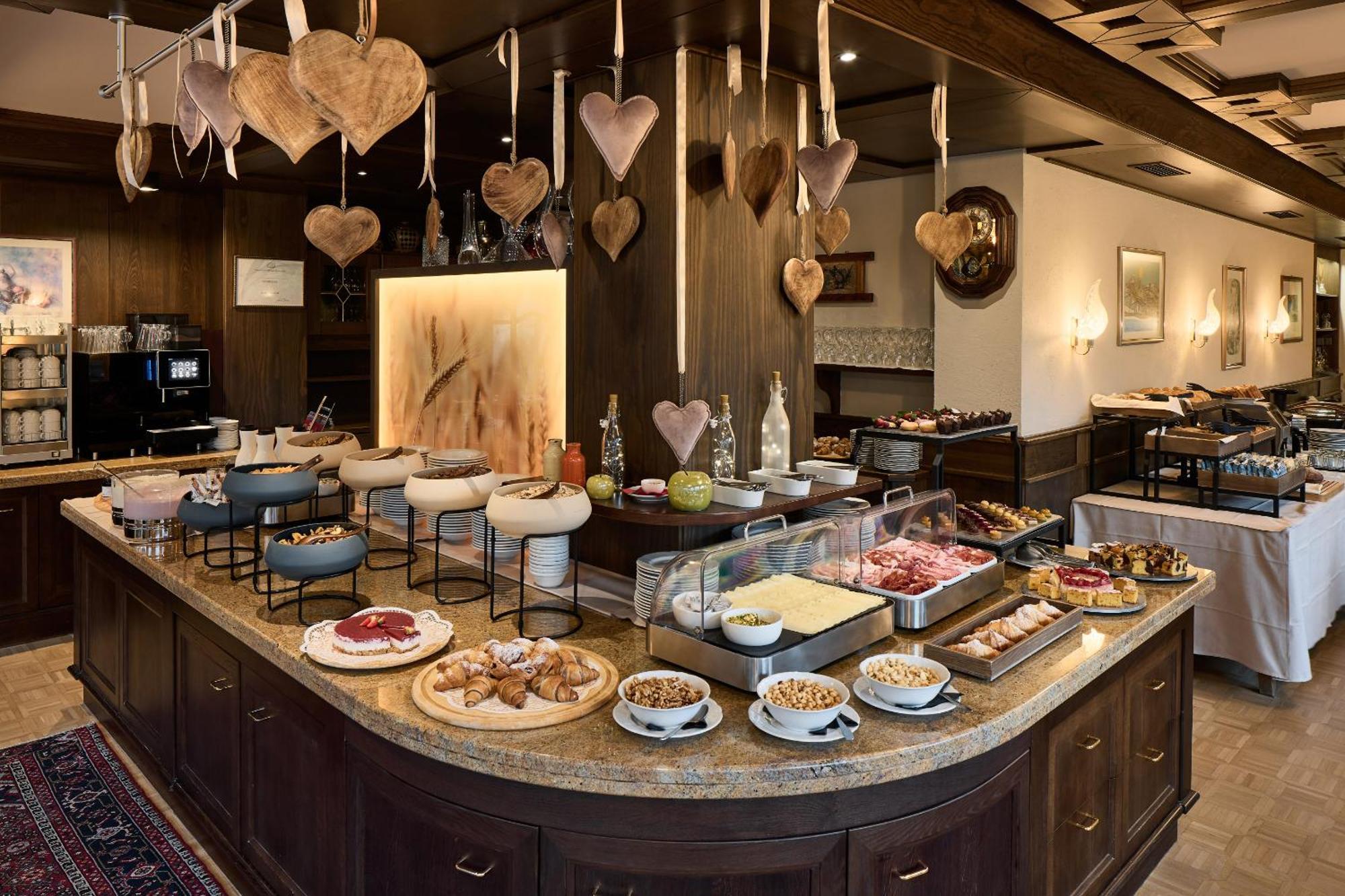 Dolomites Wellness Hotel Savoy La Villa  Ngoại thất bức ảnh