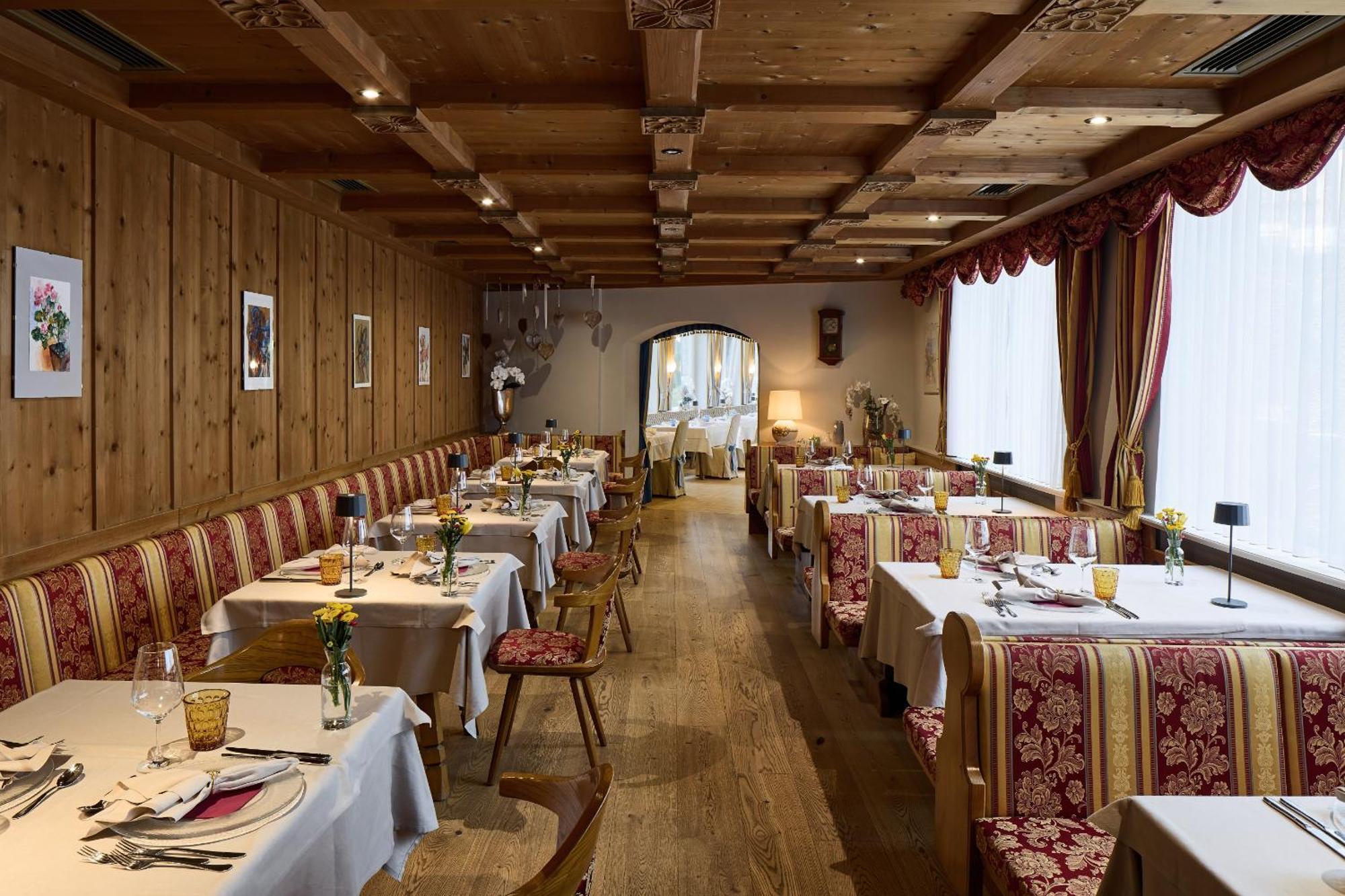Dolomites Wellness Hotel Savoy La Villa  Ngoại thất bức ảnh