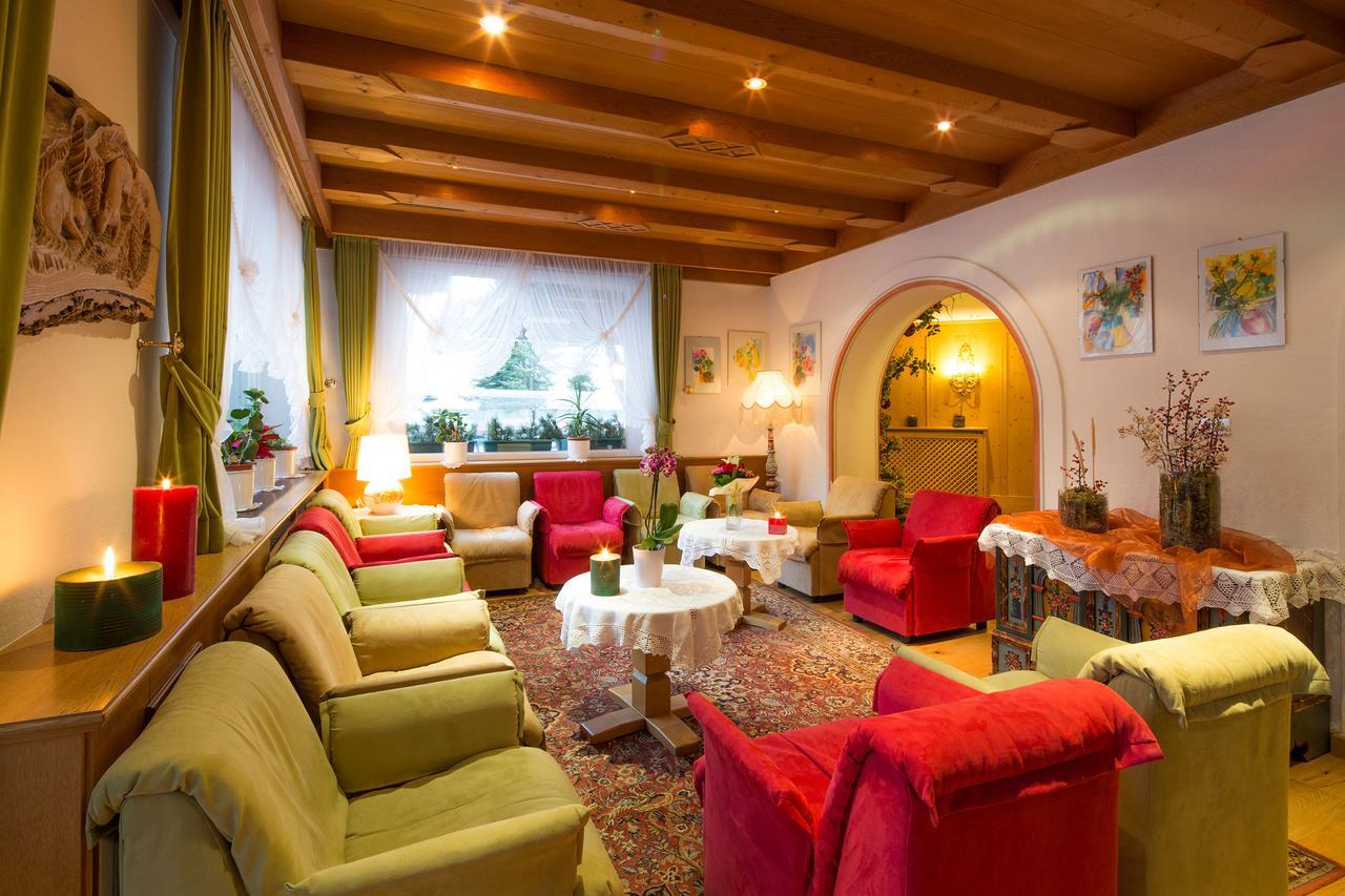 Dolomites Wellness Hotel Savoy La Villa  Ngoại thất bức ảnh